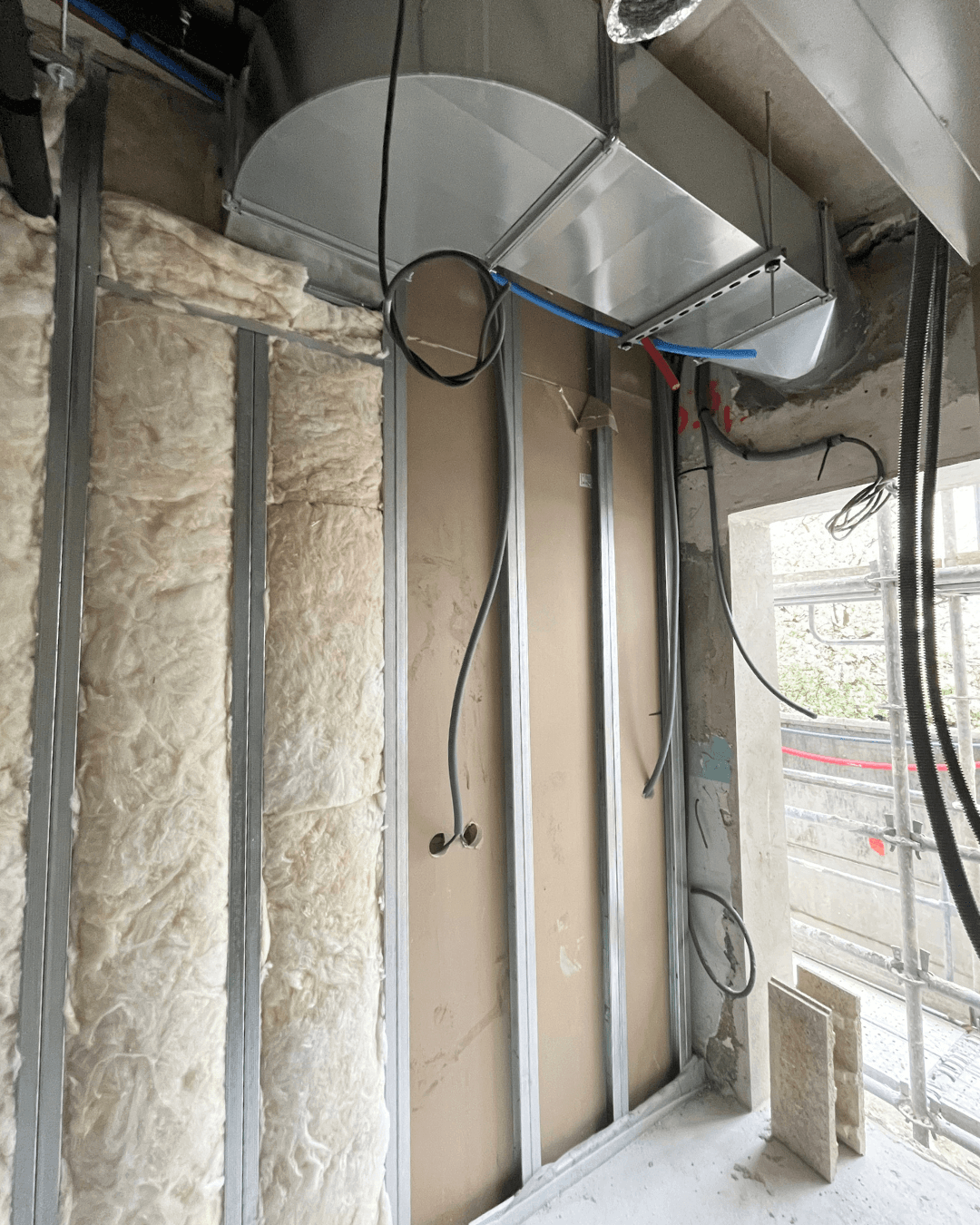 Isolation thermique des murs en laine minérale et réseau  de ventilation en façade de l'UEHC de Rosny-sous-Bois  – Lot 4 CVC LC THERMIC Ministère de la Justice